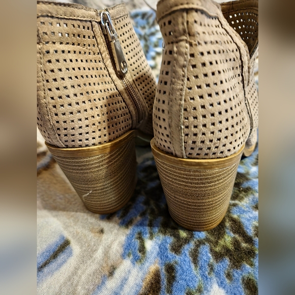 DOLCE VITA Chunky Heel Laser Cut Wedge Ankle Boots Size 7 - Picture 5 of 11